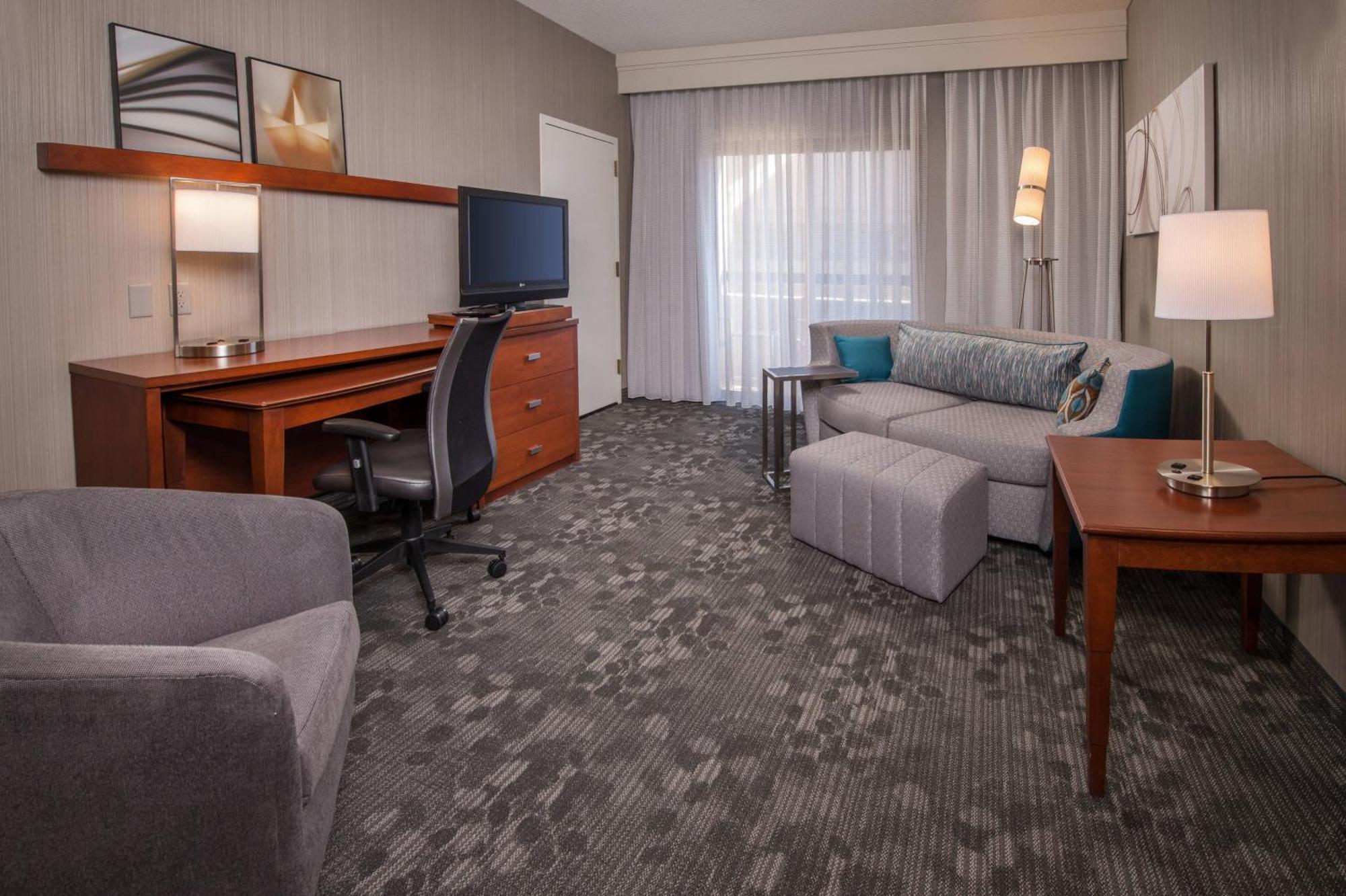 Courtyard By Marriott Dulles Airport 3*