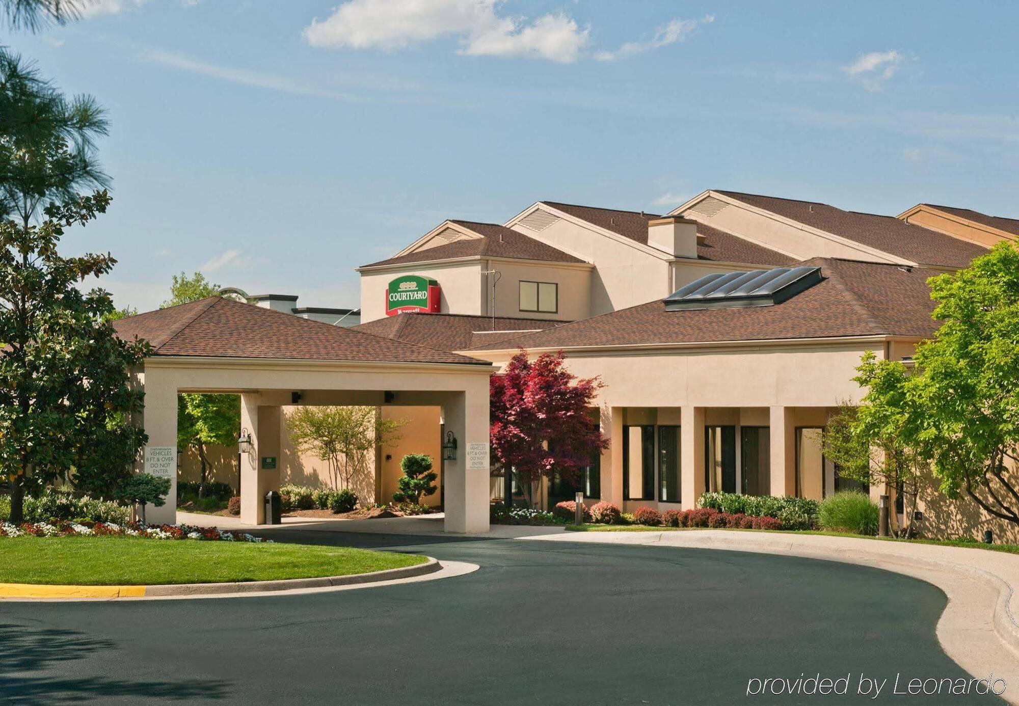 Courtyard By Marriott Dulles Airport 3*